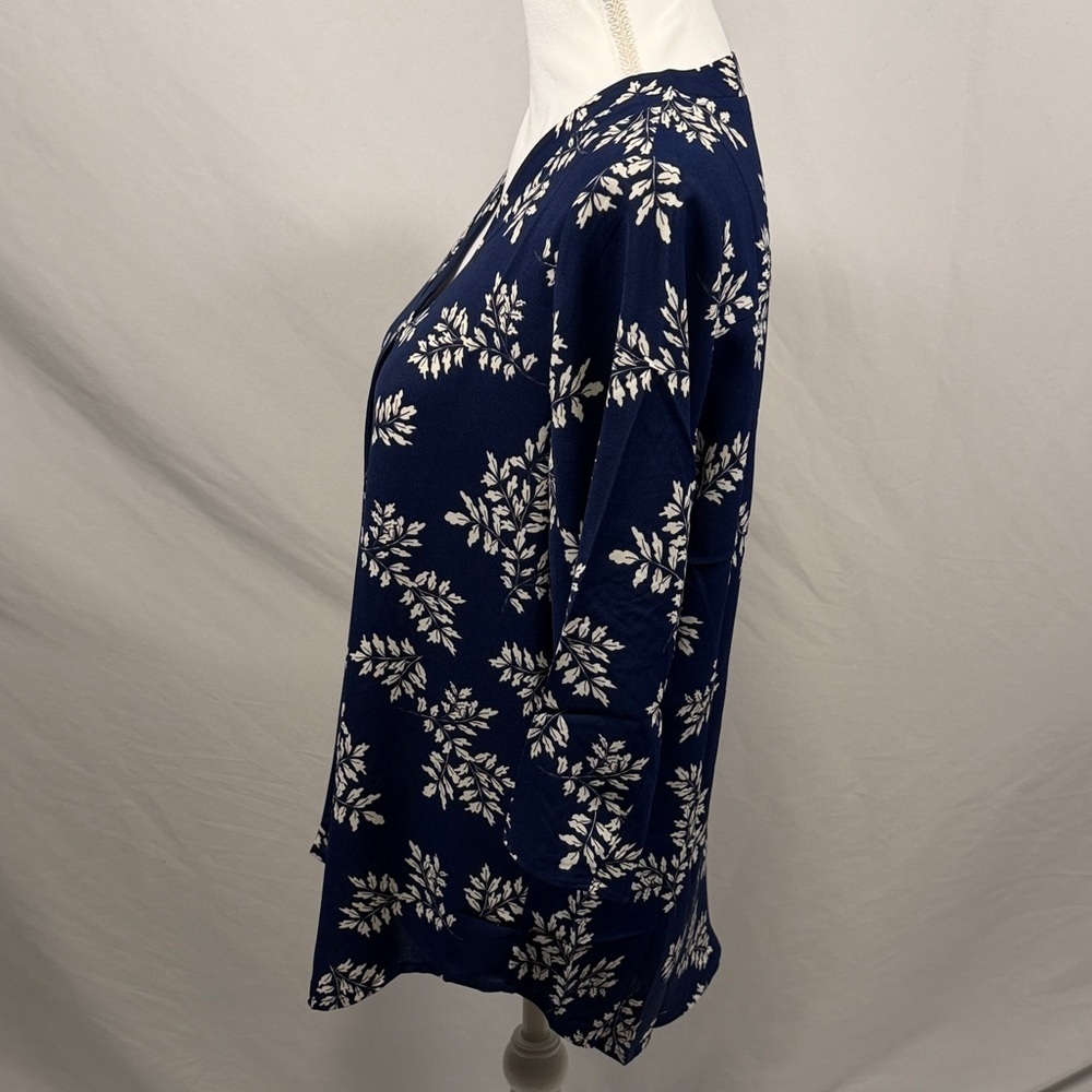 Navy Blue Floral Women's Top Size Medium - Picture 4 of 7
